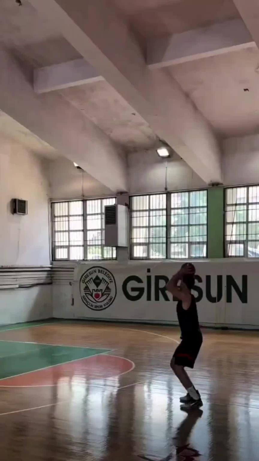 申京加练三分球 这要练出来火箭的进攻空间太足了！