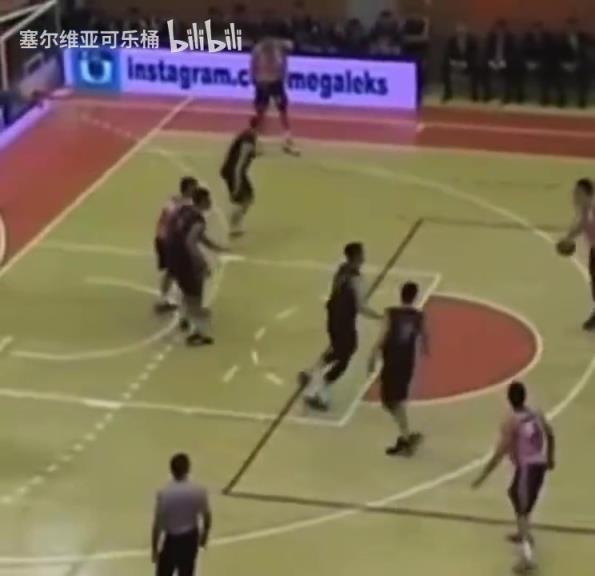 别被选秀顺位骗了！登录NBA前的约基奇是怎么打球的？