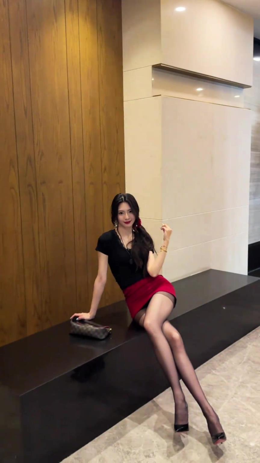 可惜不懂姐的心！美女登密盼盼的黑丝穿搭 这可太顶了啊~