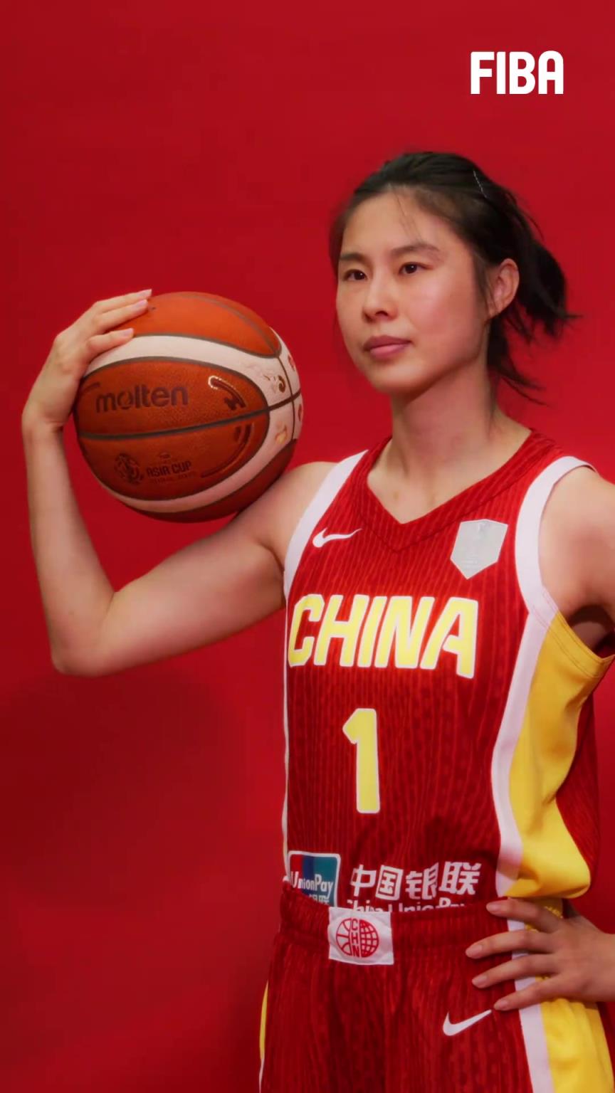 韩旭小鸟依人！中国女篮整装待发冲击亚洲杯 你最期待谁的表现？