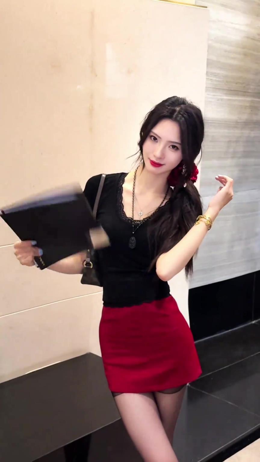 街球女解说盼盼：可惜你不听半点心 也不懂姐的心