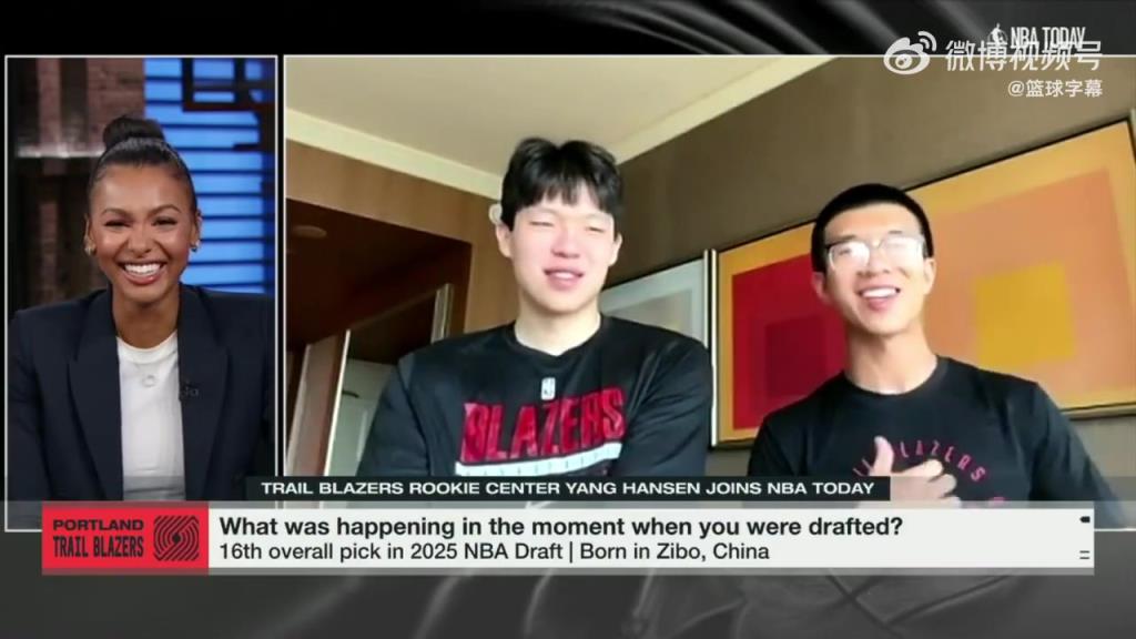 杨瀚森接受美女记者采访：被选中时，刚吃完炸鸡要擦手怕弄脏西装