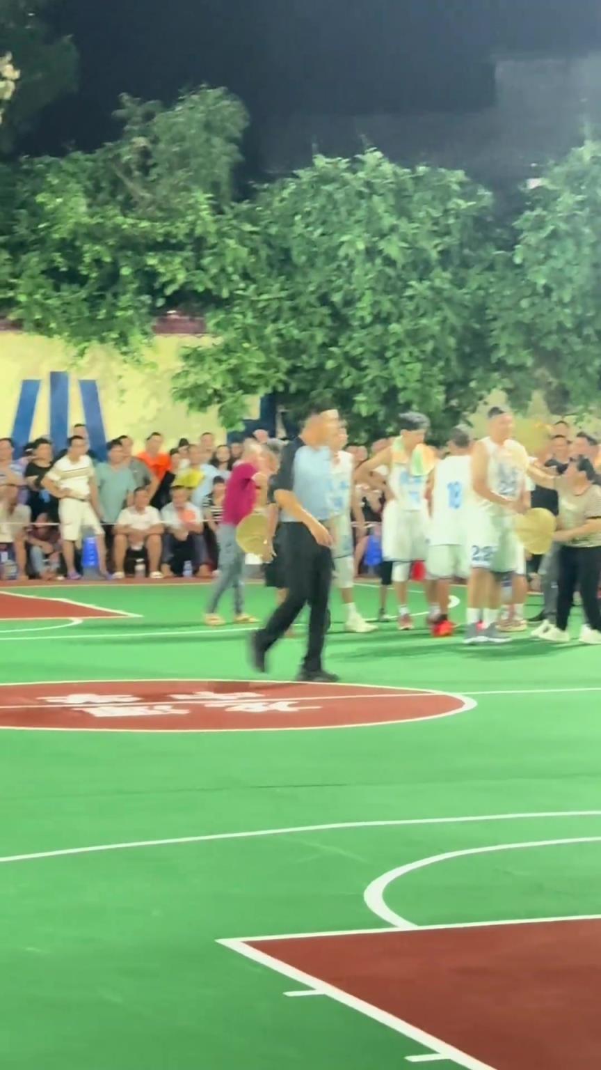 这位大爷今晚绝对的MVP！